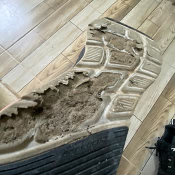 Skech-Air Ayakkabımın Tabanı Kısa Sürede Soyulmuş, Su Geçiriyor, Değişim Talebi