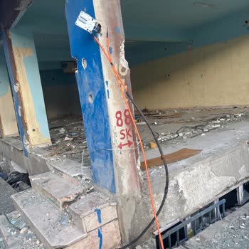 Türk Telekom’un Sultangazi’de Açıkta Bırakılan Kablolar Çocuk Güvenliğini Tehlikeye Atıyor