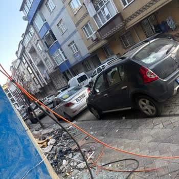 Türk Telekom’un Sultangazi’de Açıkta Bırakılan Kablolar Çocuk Güvenliğini Tehlikeye Atıyor