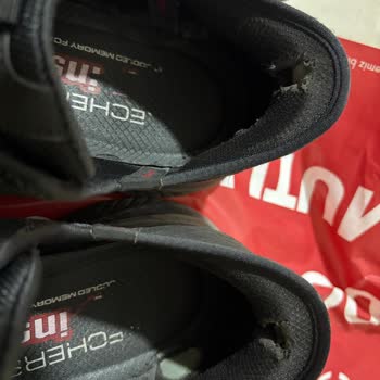 Skechers Çekecek Modelli Ayakkabının Çekme Yerleri Hızla Parçalandı