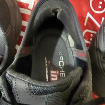 Skechers Çekecek Modelli Ayakkabının Çekme Yerleri Hızla Parçalandı