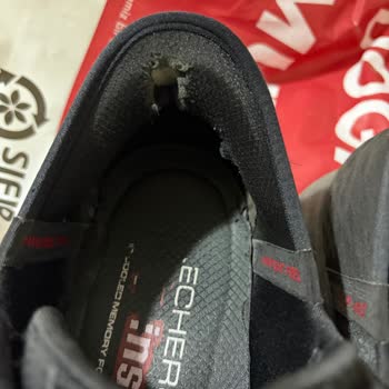 Skechers Çekecek Modelli Ayakkabının Çekme Yerleri Hızla Parçalandı