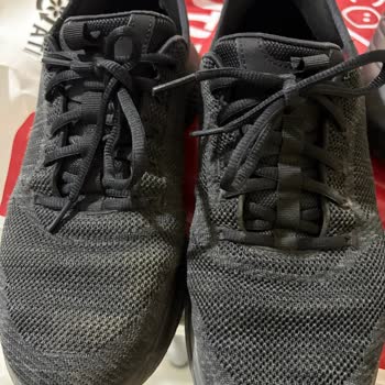 Skechers Çekecek Modelli Ayakkabının Çekme Yerleri Hızla Parçalandı