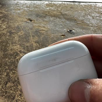 Airpods Pro 3'te Çıkan Lekeler Temizlenmiyor Ve Ürün Değişimi Talebi