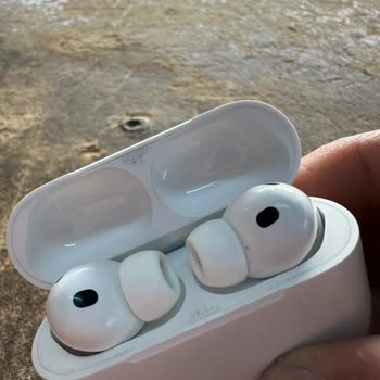Airpods Pro 3'te Çıkan Lekeler Temizlenmiyor Ve Ürün Değişimi Talebi
