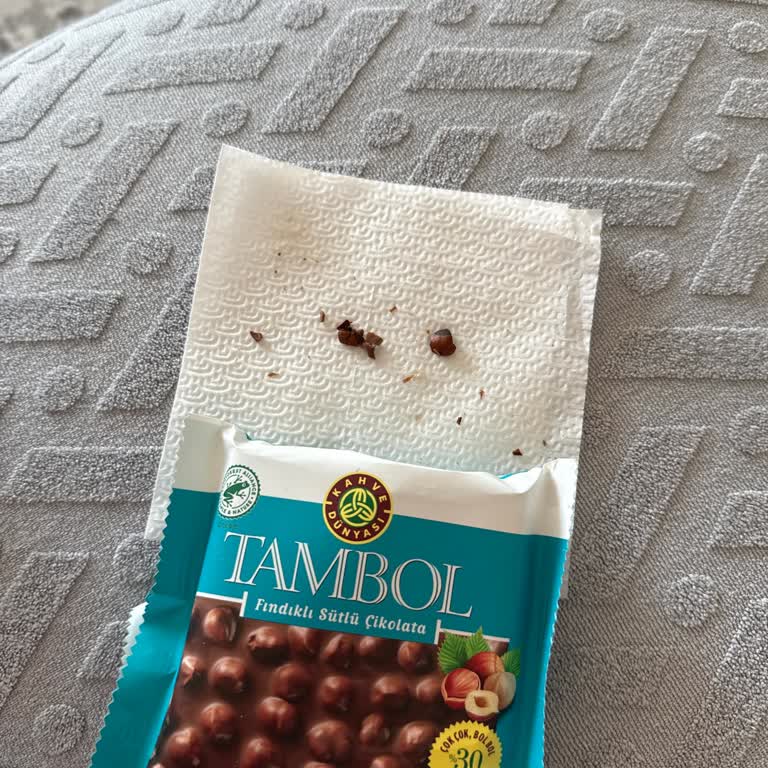 Sert Fındık Kabuklu Çikolata, Diş Kırılmasına Ve Boğaz Tehlikesine Yol Açtı