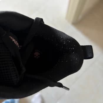 FLO Mağazasında Az Kullanım Sonrası Deforme Olan Spor Ayakkabı İçin Ücret İadesi Talebi