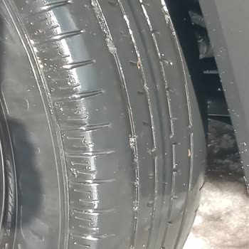 Yanıltıcı Kiralama Ve Güvenlik Riski: Aşınmış Lastiklerle Jeep Ve Haksız Depozito Kesintisi