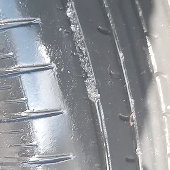 Yanıltıcı Kiralama Ve Güvenlik Riski: Aşınmış Lastiklerle Jeep Ve Haksız Depozito Kesintisi