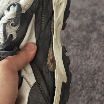 FLO Mağazasındaki Spor Ayakkabıda Kısa Sürede Açılma Ve İade Talebi