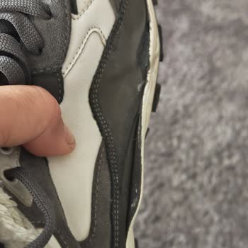 FLO Mağazasındaki Spor Ayakkabıda Kısa Sürede Açılma Ve İade Talebi