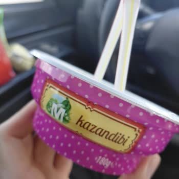 Migros Kazandibi Tatlısında Kıl Ve Plastik Parçalar Tespit Edildi: Hijyen Şikayeti