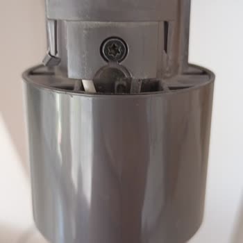 Dyson V15 Süpürge Borusundaki Kırık Parça Garanti Kapsamında Olmalı