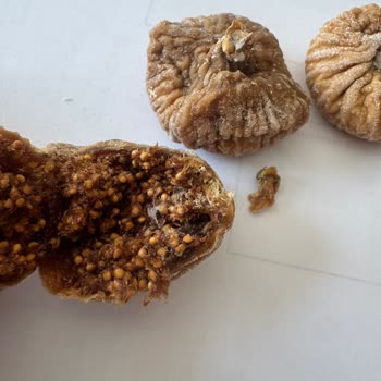 Carrefour Kendi Markalı Kuru İncirde Kurt Ve Bozulma Şikayeti