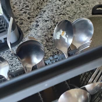 Siemens Bulaşık Makinesinde Pas Lekesi Sorunu Çözülmedi Ve Servis Sorumluluk Almıyor