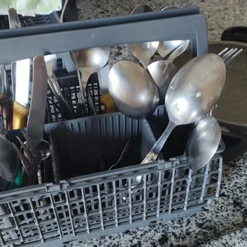 Siemens Bulaşık Makinesinde Pas Lekesi Sorunu Çözülmedi Ve Servis Sorumluluk Almıyor