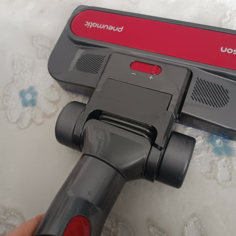 Dyson Süpürge Başlığı Çatlamasına Garanti Reddi Ve Yanıltıcı Söz Verme