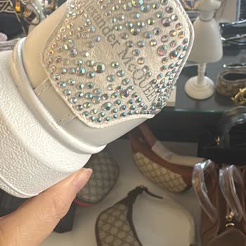 Ayıplı Ayakkabıda Taş Dökülmesi Ve Satıcıdan Hakaretli Davranış