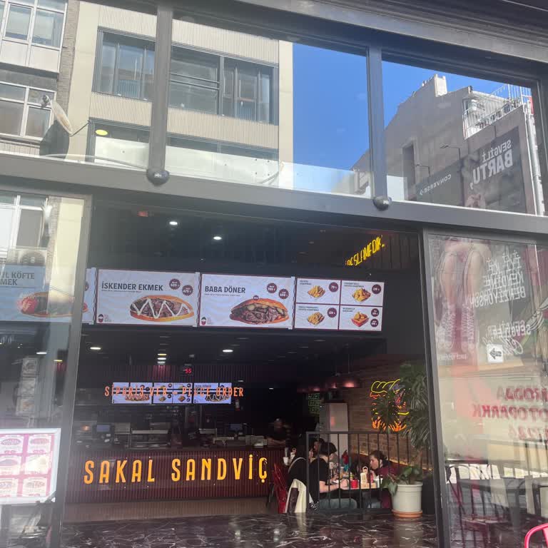 Kadıköy Kızıl Sakal Sandviç Şubesinde Uzun Bekleme, Saygısız Tavır Ve İade Sorunu