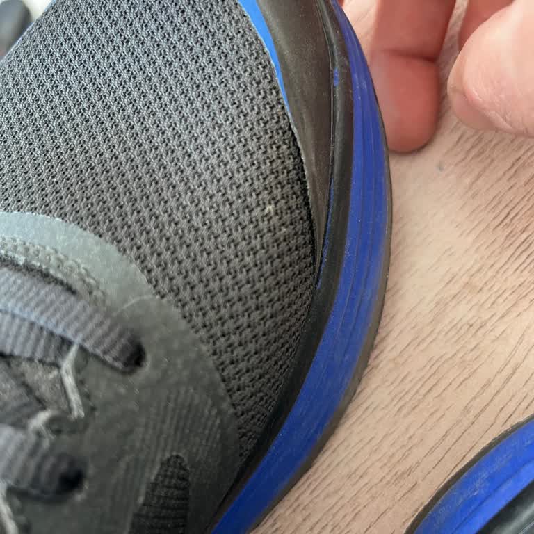 Skechers GO Walk Ayakkabısının Burun Katmanı Az Kullanımda Açıldı