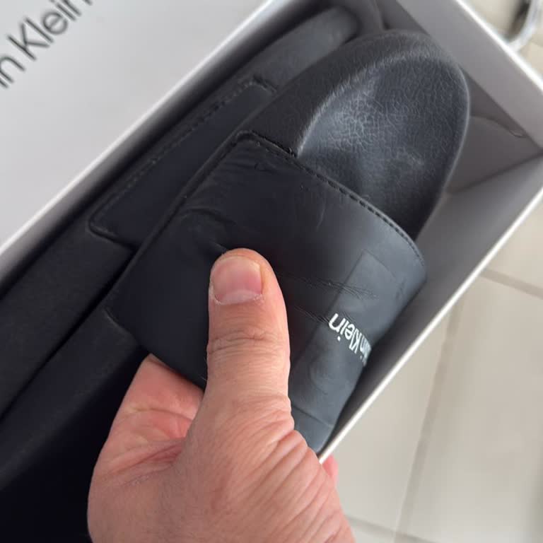 Calvin Klein Terliğinde Deri Soyulması, Boyner'den Kullanıcı Hatası İddiası