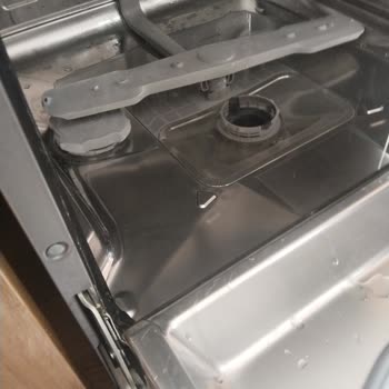 Kapalı Bulaşık Makinesi Sürekli Su Alıyor, Tekrar Eden Arıza Çözülmedi