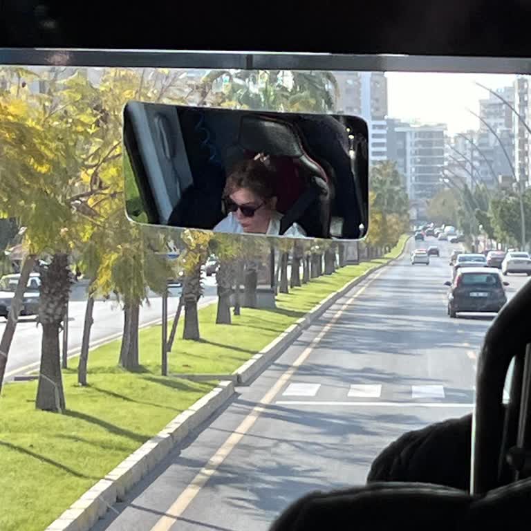 Şoför Çocuğumun Tuvalete Gitme İsteğini Kesinlikle Reddetti