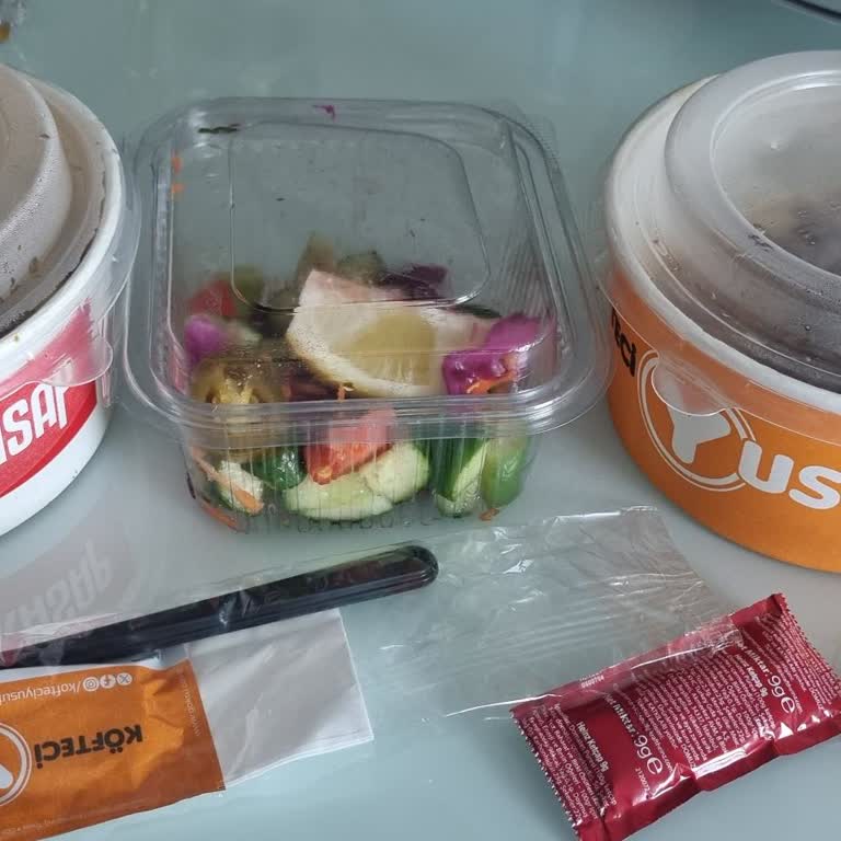 Siparişte Ekmek, Salata Ve Kaşık Eksik Gönderildi