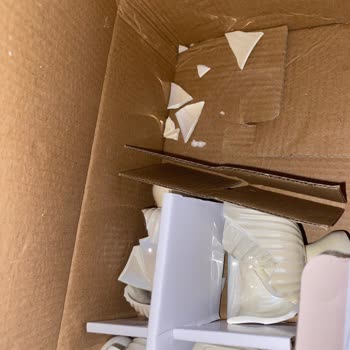 Kırık Kahve Fincanları Ve Özensiz Paketleme Şikayeti