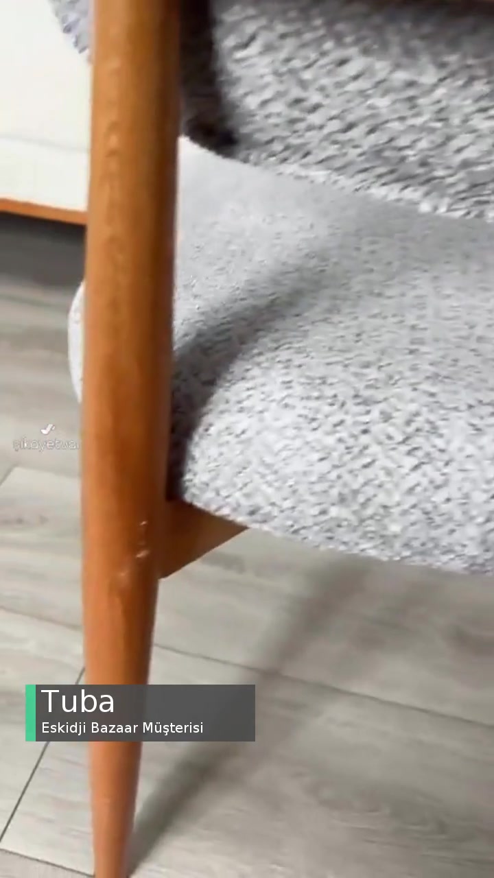 Eskidji Bazaar Sandalyenin Deformeli Gelmesi Ve Sandalyelerin Sallanıp Gıcırdaması videonun kapak resmi