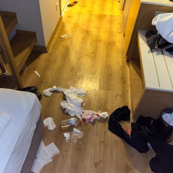 Palm World Side Duşakabin Camı Sıcaktan Dolayı Genleşme Sonucu Aniden Patladı