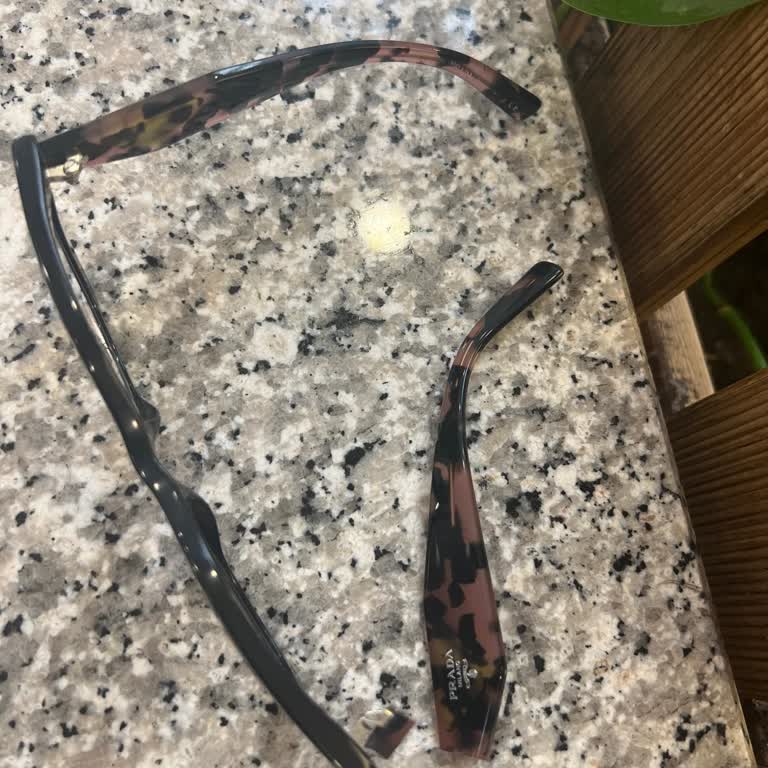 Atasun Optik Prada Gözlük Sapını Fazla Sıkıp Kırdı Ücret Talebi