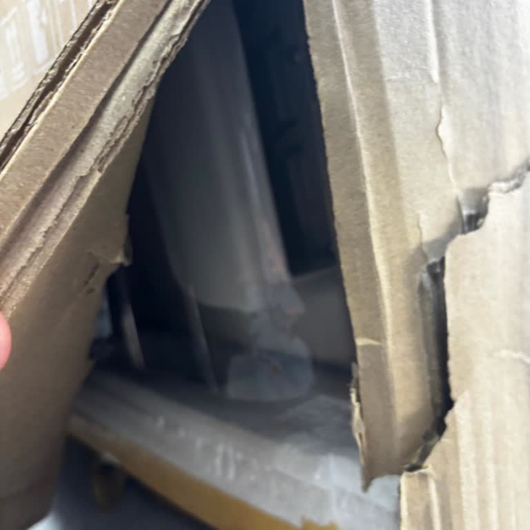 Kredili Alışverişte Arka Arkaya Hasarlı Ve Açık Kutulu Klima Teslimatı