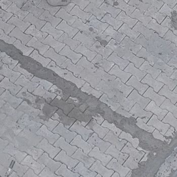 İSKİ Çalışması Sonrası Çöken Kaldırımlar Ve Bozuk Apartman Girişleri Güvenlik Riski Oluşturuyor