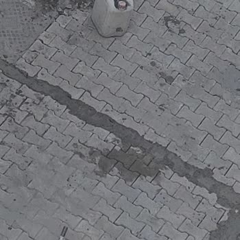 İSKİ Çalışması Sonrası Çöken Kaldırımlar Ve Bozuk Apartman Girişleri Güvenlik Riski Oluşturuyor