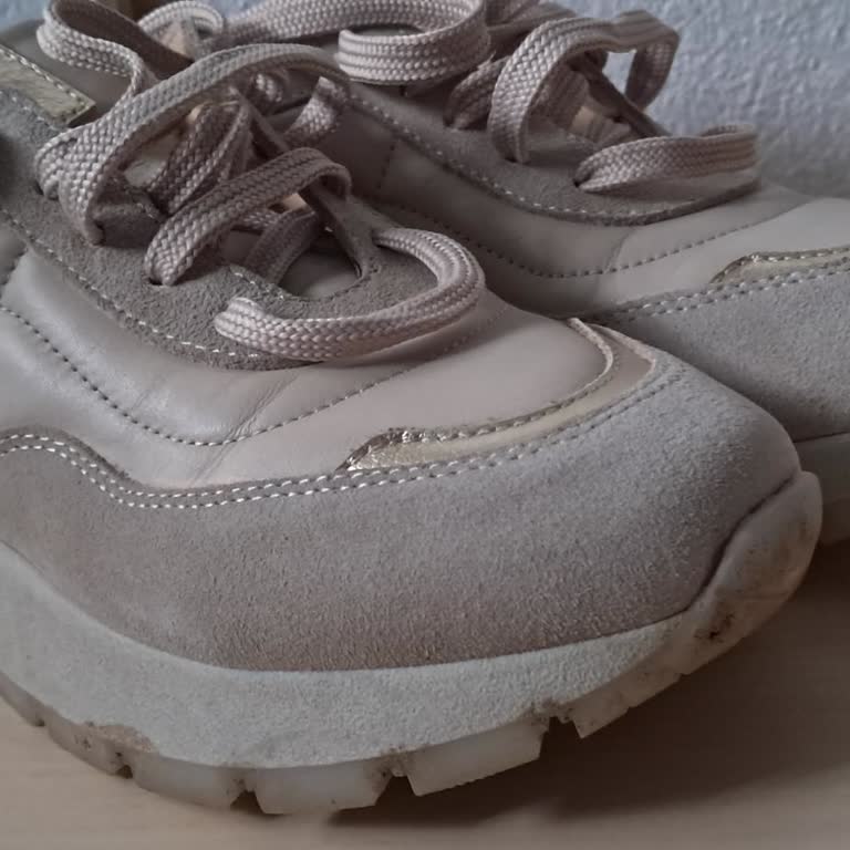 Ayakkabı Beden Uyuşmazlığı Ve Kalitesiz Tabanlık Nedeniyle Konforsuz