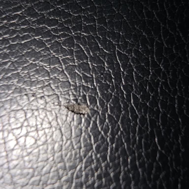 Mavi Mağazasında Deri Cekette Üretim Hatası, Değişim Talebim Reddedildi