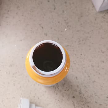 Manisa Akhisar BİM Market'ten Alınan Kent Boringer Çikolatalı Sosun Yarım Dolu Ve Tortulaşmış Olması