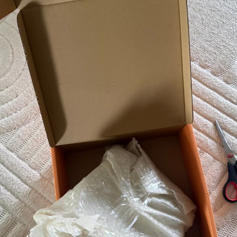 Kutu Hasarı Ve Kutusuz Gönderim Nedeniyle Şeffaf Olmayan Müşteri Deneyimi