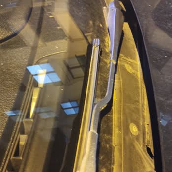 BMW 116i Windshield Seal Cracking Problem Needs Free Replacement