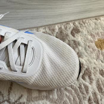 Adidas Galaxy Run Ayakkabısında Kısa Sürede Sarı Çizgiler Ve Garanti Reddi