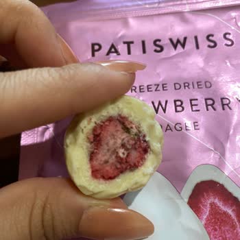 Patiswiss Çilekli Üründe Bozulmuş Çilek Ve Siyah Lekeler