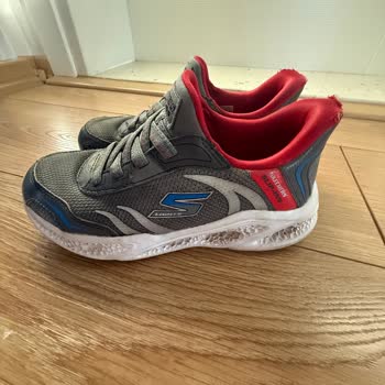 Kısa Sürede Deformasyon Gösteren Skechers Ayakkabısında Bilek Kısmı Sökükleri