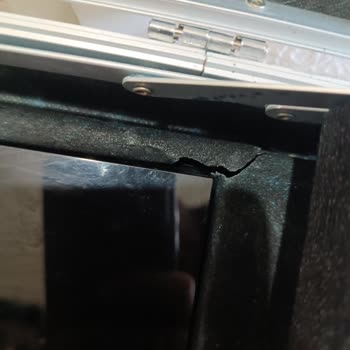 Kullanılmış Ve Kırık Göz Farı Paleti, Satıcı İftira Ve Hakaret