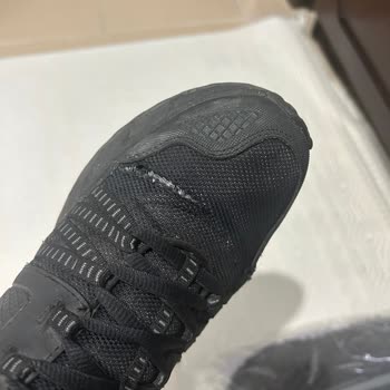 Skechers Escape Plan Ayakkabısında Garanti Süresi Dolmadan Ön Kısmında Açılma Ve Yırtılma