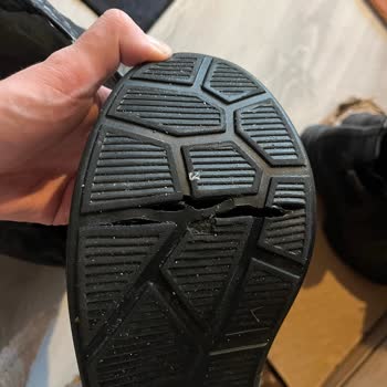 Kısa Sürede Tabanı Patlayan Ayakkabı İçin İade Talebi