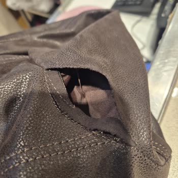 Derimod Deri Cekette Koltuk Altı Yırtılması Ve Kısaltma İle Yanıltıcı Çözüm