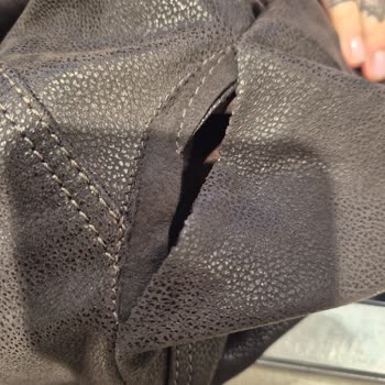 Derimod Deri Cekette Koltuk Altı Yırtılması Ve Kısaltma İle Yanıltıcı Çözüm