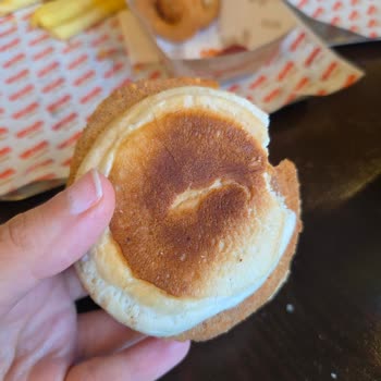 Alibeyköy Ercan Burger Çocuk Menüsü Ekmek Porsiyonu Yetersiz