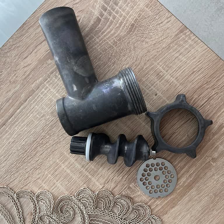 Karaca Hamur Yoğurma Makinesinin Kıyma Çekme Uçlarındaki Hızlı Kararma Ve Destek Eksikliği